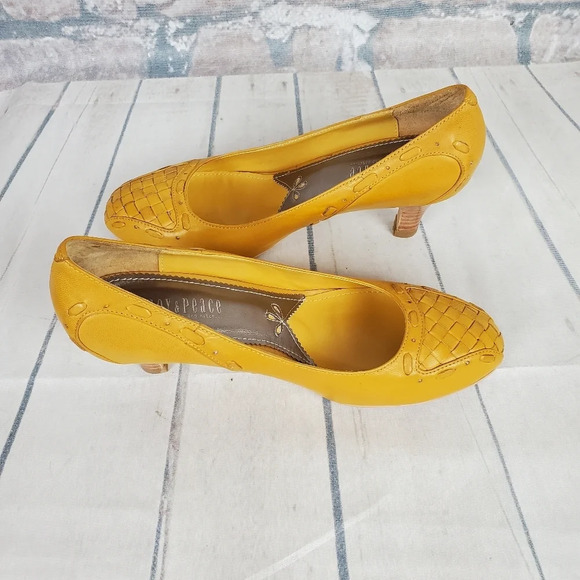Joy & Peace Leather Heels Yellow Pumps Lattice Detail Stacked Heels Size 37 - Picture 10 of 13